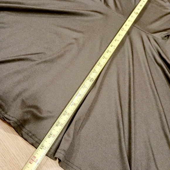 Anself Long Sleeve Cold Shoulder Fit to Flare V-Neck Black Dress - Picture 7 of 11